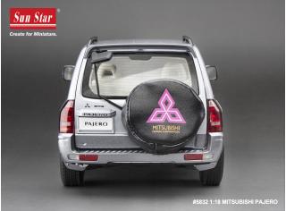 Mitsubishi Pajero V73, cool silver SunStar Metallmodell 1:18